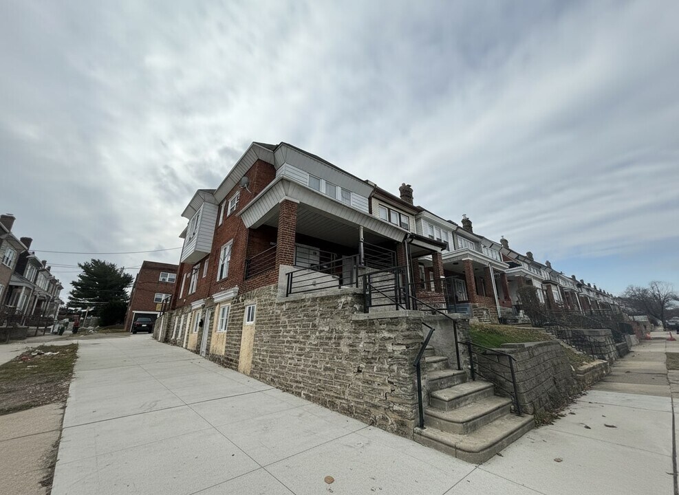 6900 Cedar Park Ave in Philadelphia, PA - Building Photo