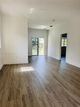 364 NE 25th Pl in Homestead, FL - Building Photo - Building Photo