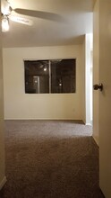 4202 E Darrel Rd-Unit -Master Bedroom in Phoenix, AZ - Building Photo - Building Photo