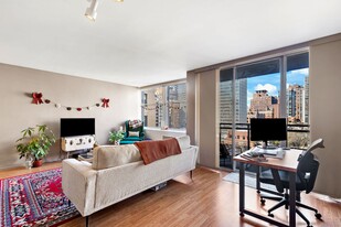 42 E Superior St, Unit 9F in Chicago, IL - Building Photo