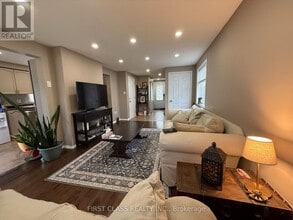 13 Benjamin Ln in Barrie, ON - Building Photo - Building Photo