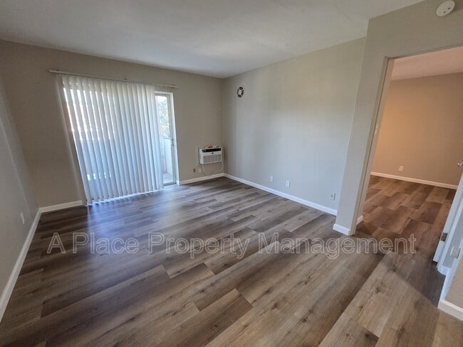 property at 2727 Hampton Ave