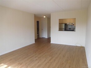 2 Consulate Dr in Eastchester, NY - Building Photo - Building Photo