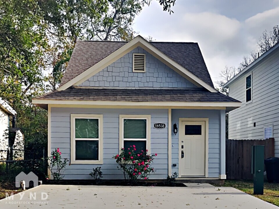 16538 Eastchase St in Montgomery, TX - Building Photo