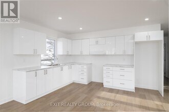 211 Dundas St W in Quinte West, ON - Building Photo - Building Photo