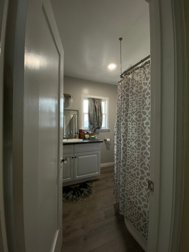 3425 E 5th St in Los Angeles, CA - Building Photo - Building Photo