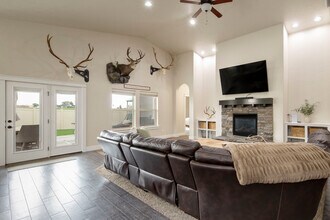 15495 Blue Sky Ave in Caldwell, ID - Building Photo - Building Photo