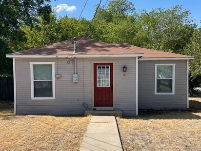 807 W Shirley St in Stephenville, TX - Building Photo