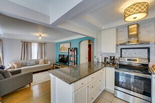 521 N Martha St in Dearborn, MI - Building Photo