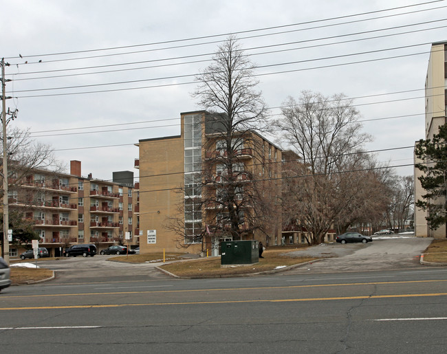 2356 Eglinton Ave E in Toronto, ON - Building Photo - Building Photo