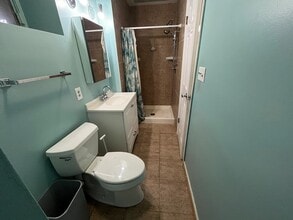 17101 Clear Creek Dr in Silver Spring, MD - Foto de edificio - Building Photo