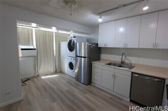 818 S King St in Honolulu, HI - Building Photo - Building Photo