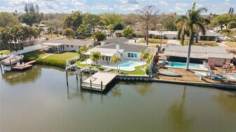 4543 Carson St NE in St. Petersburg, FL - Building Photo