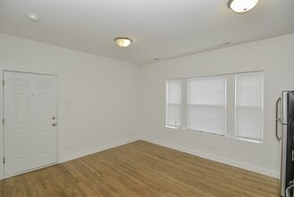 4911 W Cuyler Ave, Unit K03J in Chicago, IL - Foto de edificio - Building Photo
