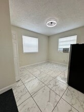 912 NW 9th Ave in Hallandale Beach, FL - Building Photo - Building Photo