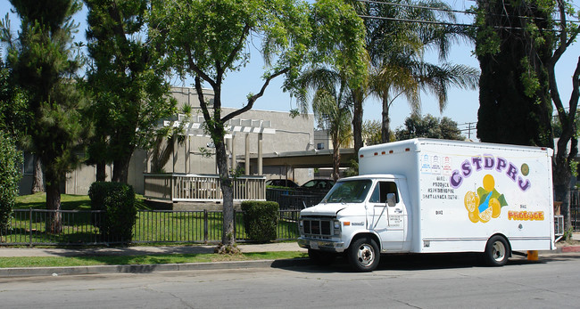 927-931 W Bishop St in Santa Ana, CA - Building Photo - Building Photo