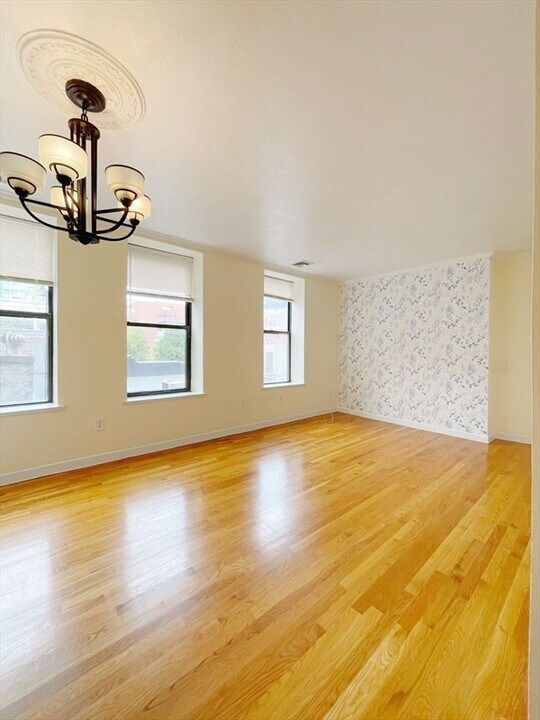 5 Grove St, Unit 6 in Boston, MA - Building Photo