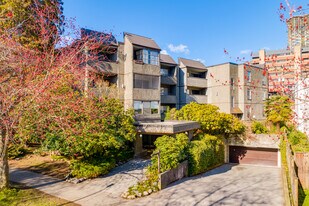Landmark Bayside in Vancouver, BC - Building Photo