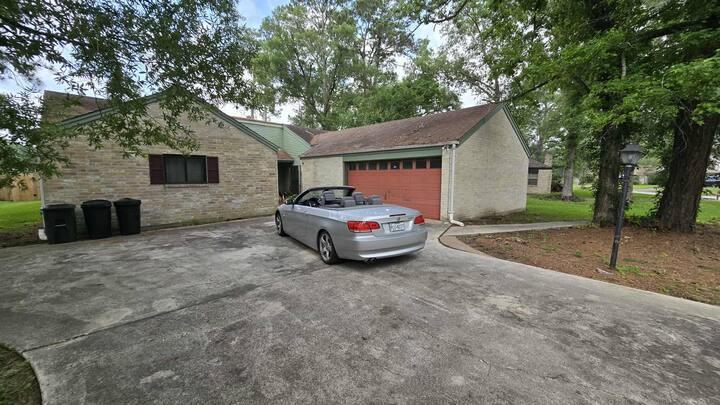 711 N Hyannis Port St in Crosby, TX - Building Photo