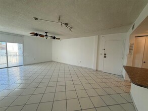 7832 Collins Ave in Miami Beach, FL - Building Photo - Building Photo
