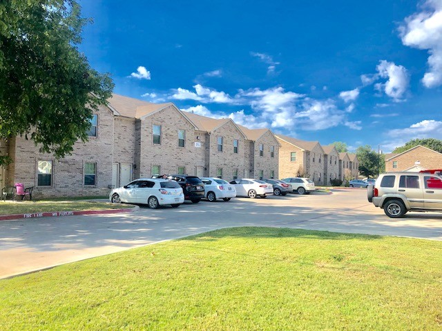 Graham Street Townhomes in Stephenville, TX - Building Photo