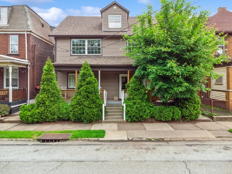 75 Sycamore St in Natrona Heights, PA - Building Photo