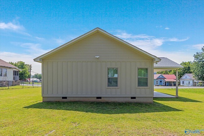 1304 Obrig Ave in Guntersville, AL - Building Photo - Building Photo