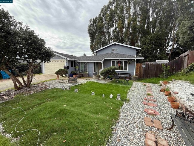 property at 19 Flamingo Ct