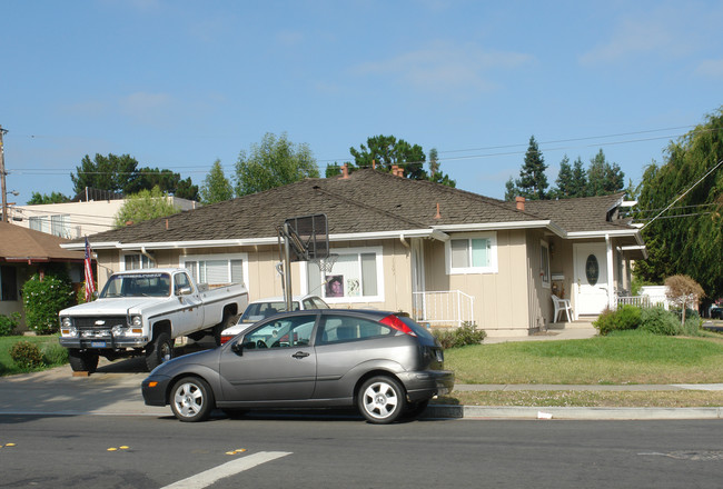 1203-1205 Flora Ave in San Jose, CA - Foto de edificio - Building Photo