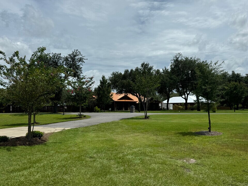 3610 Conwick Dr in Southport, FL - Building Photo