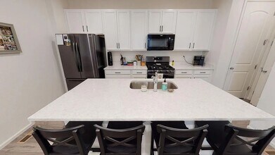 6060 N Netherland Ct in Aurora, CO - Building Photo - Building Photo