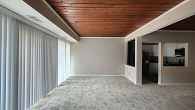 53 Skyhill Rd in Alexandria, VA - Building Photo - Building Photo