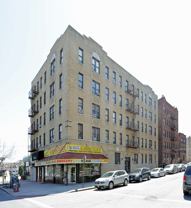 3050 Wallace Ave in Bronx, NY - Building Photo