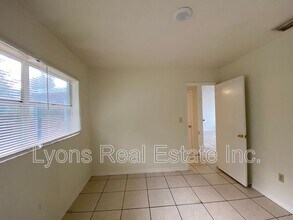 18493 Iris Rd in Ft. Myers, FL - Building Photo - Building Photo