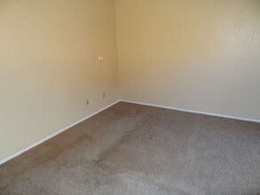 931 Anchor Dr in Henderson, NV - Building Photo - Building Photo