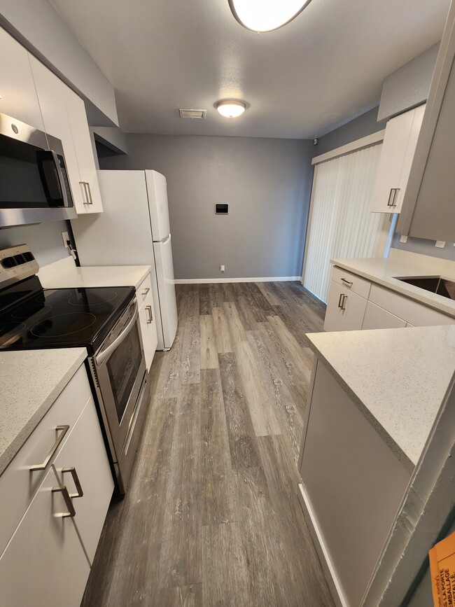 8642 Acapulco Way in Stockton, CA - Building Photo - Building Photo