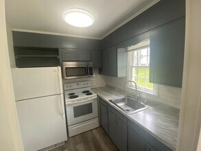 200 Greenbriar Rd in Greensboro, NC - Foto de edificio - Building Photo