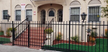 727 S Coronado St in Los Angeles, CA - Building Photo - Building Photo