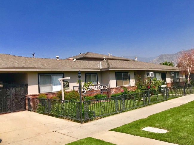 Vogue Manor Apartments in Azusa, CA - Foto de edificio - Building Photo