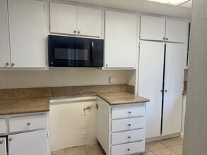 831 N San Antonio Ave in Pomona, CA - Foto de edificio - Building Photo