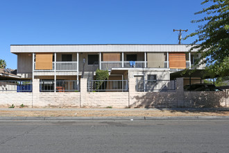 501 E Barstow Ave in Fresno, CA - Foto de edificio - Building Photo