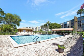 723 Villa Cir in Boynton Beach, FL - Building Photo - Building Photo