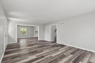 32W266 Glos St in Wayne, IL - Building Photo - Building Photo