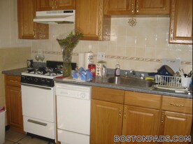 107 Gordon St in Boston, MA - Building Photo