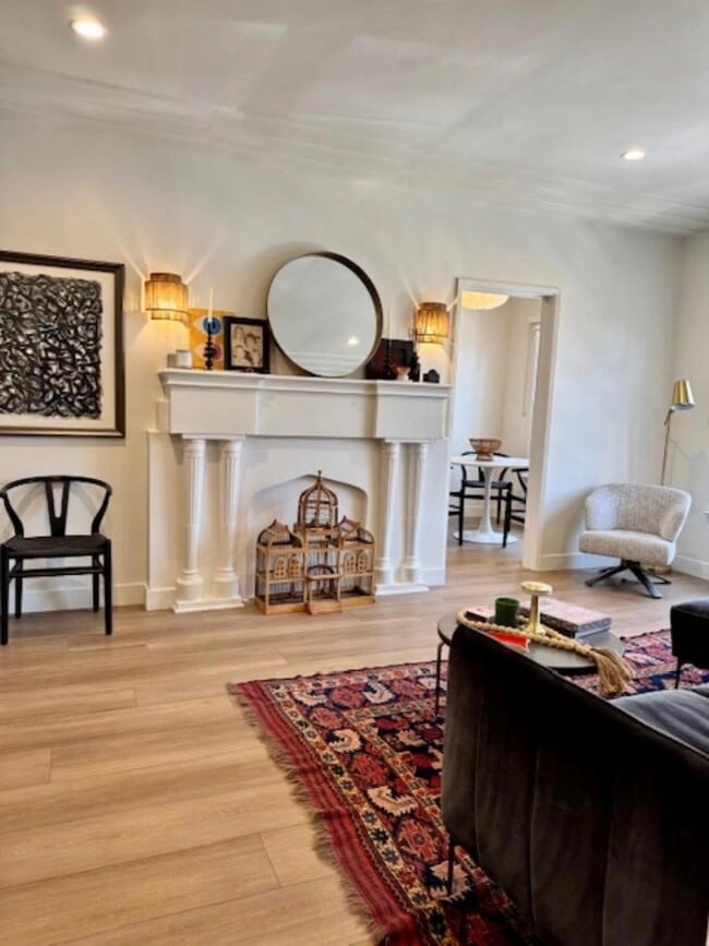339 N Almont Dr in Beverly Hills, CA - Building Photo - Building Photo