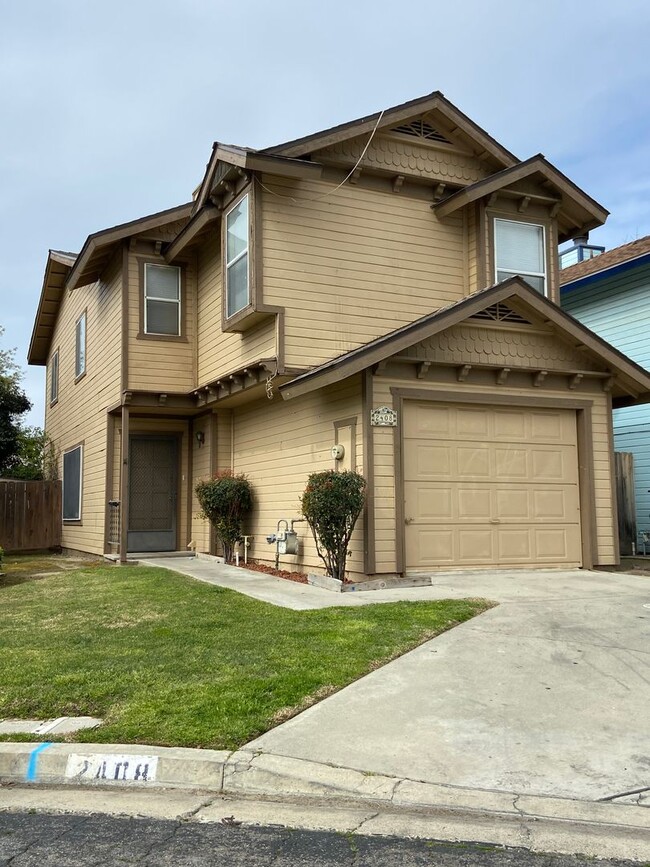 2408 W Packwood Dr