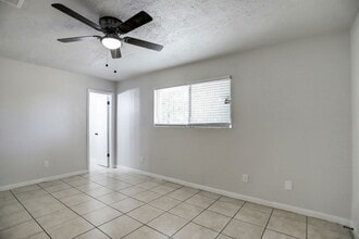 12609 Veterans Memorial Dr in Houston, TX - Building Photo - Building Photo