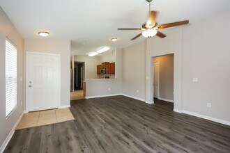 7338 Lumber Port Dr in Ruskin, FL - Building Photo - Building Photo