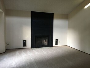 5005 SW Pomona St in Portland, OR - Building Photo - Building Photo