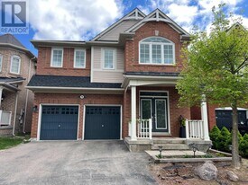 74 Bulmer Crescent in Newmarket, ON - Building Photo